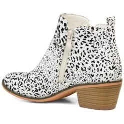 Journee Collection Womens Rebel Outside Zip Stacked Heel Booties -Minnetonka Shoes Shop GUEST 262b10f2 16b2 4ba8 ad3e dff1210842ac