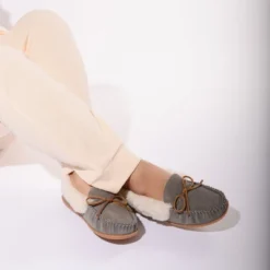 Minnetonka Women's Camp Collar Moc Moccasin Slippers -Minnetonka Shoes Shop GUEST a3b066ff 44f1 4880 a3f7 ae56facb1005